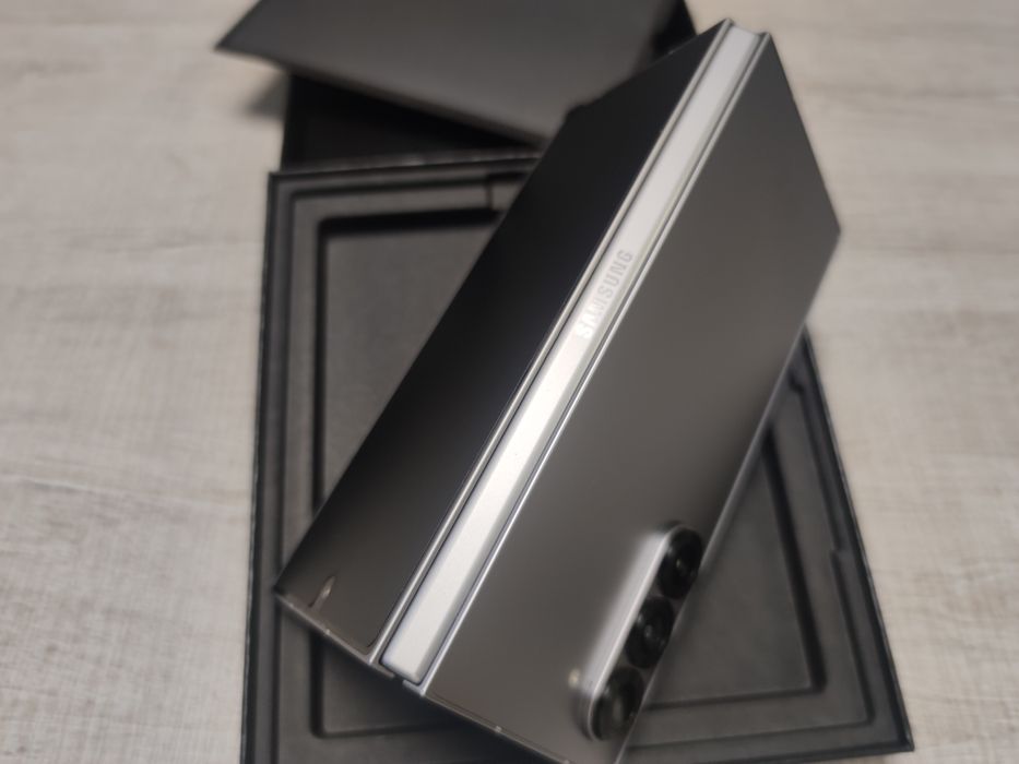 Samsung Galaxy Z Fold 6 5G 512GB  Silver Shadow Гаранция!