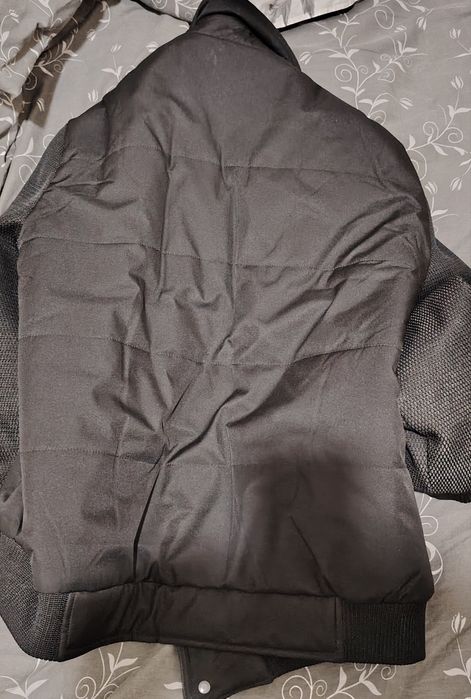 иссик куртка сотилади