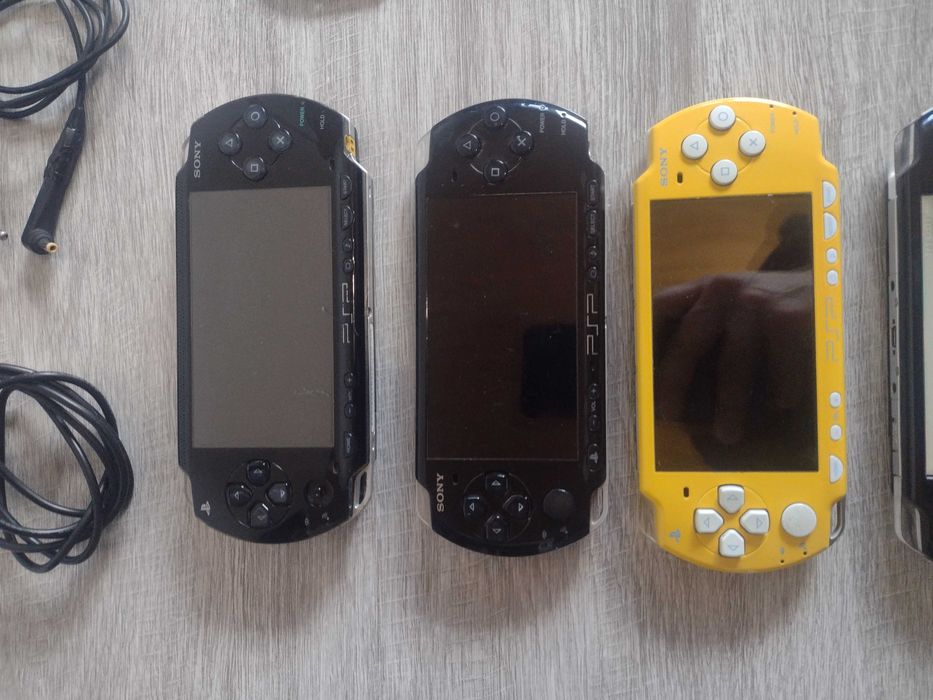 ЛОТ 5 броя Sony PSP 3004 2004 E1004 1003