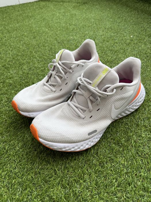 Nike Revolution 5 Platinum Tint 44