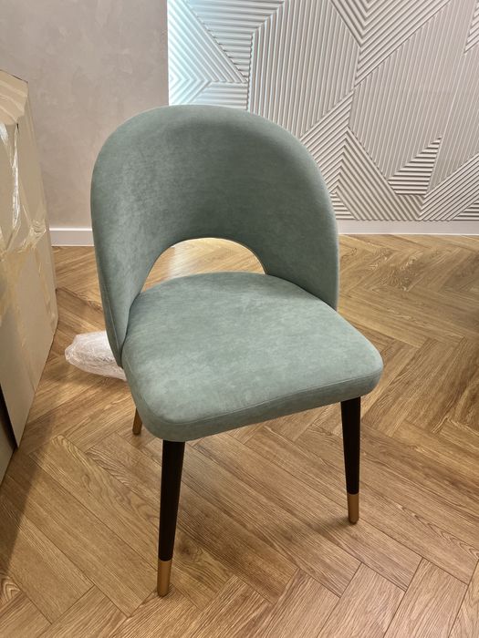 Продам новые стулья