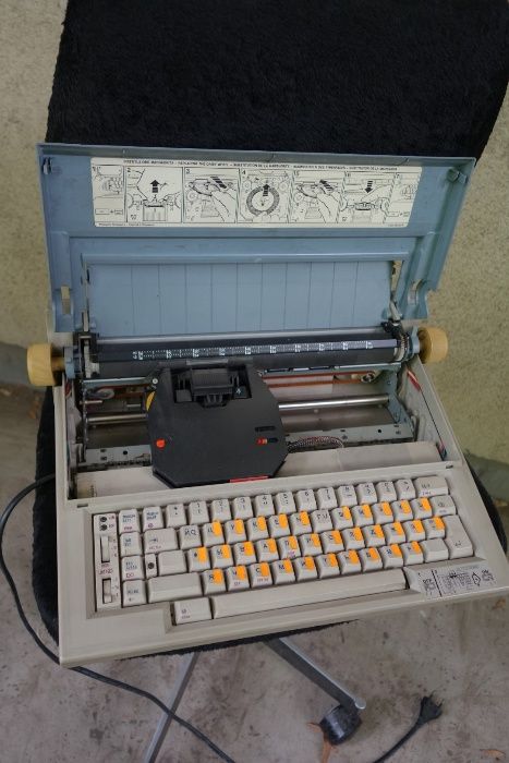 Пишеща машина Olivetti ET Personal 55