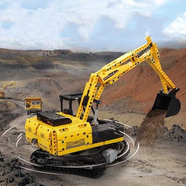 Excavator cu telecomanda CADA, set constructie din 544 piese