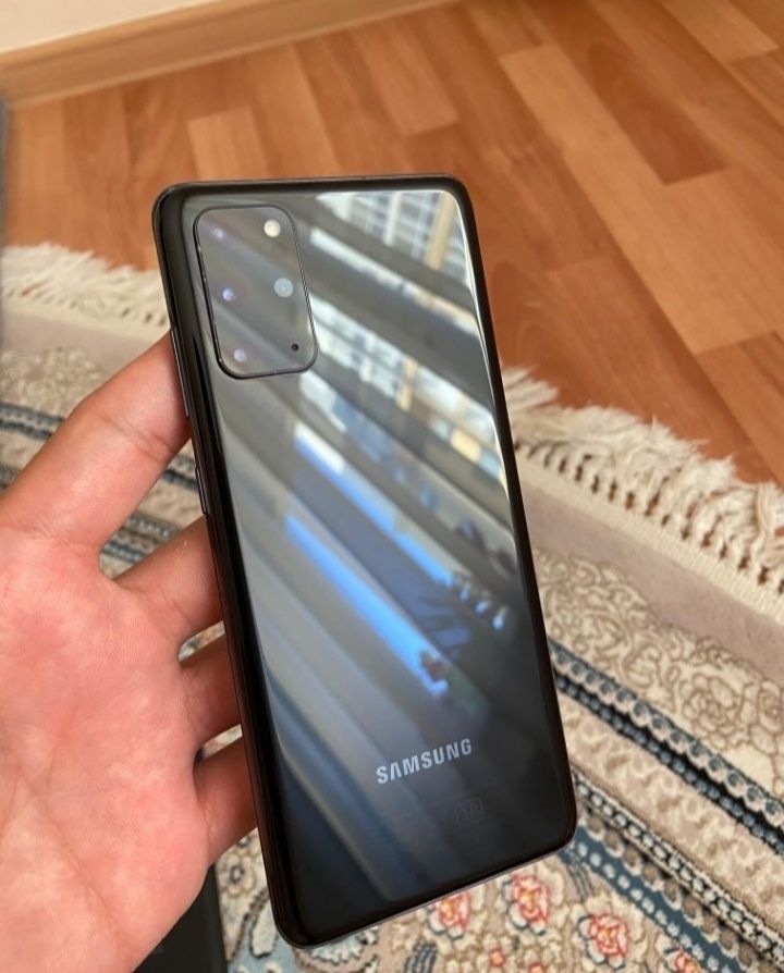 Samsung galaxy S20 plus.