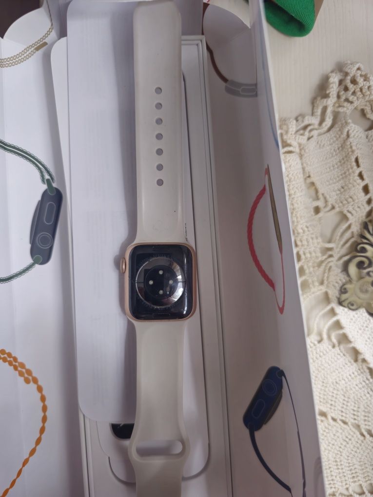 Apple watch series 6 40 мм rose gold