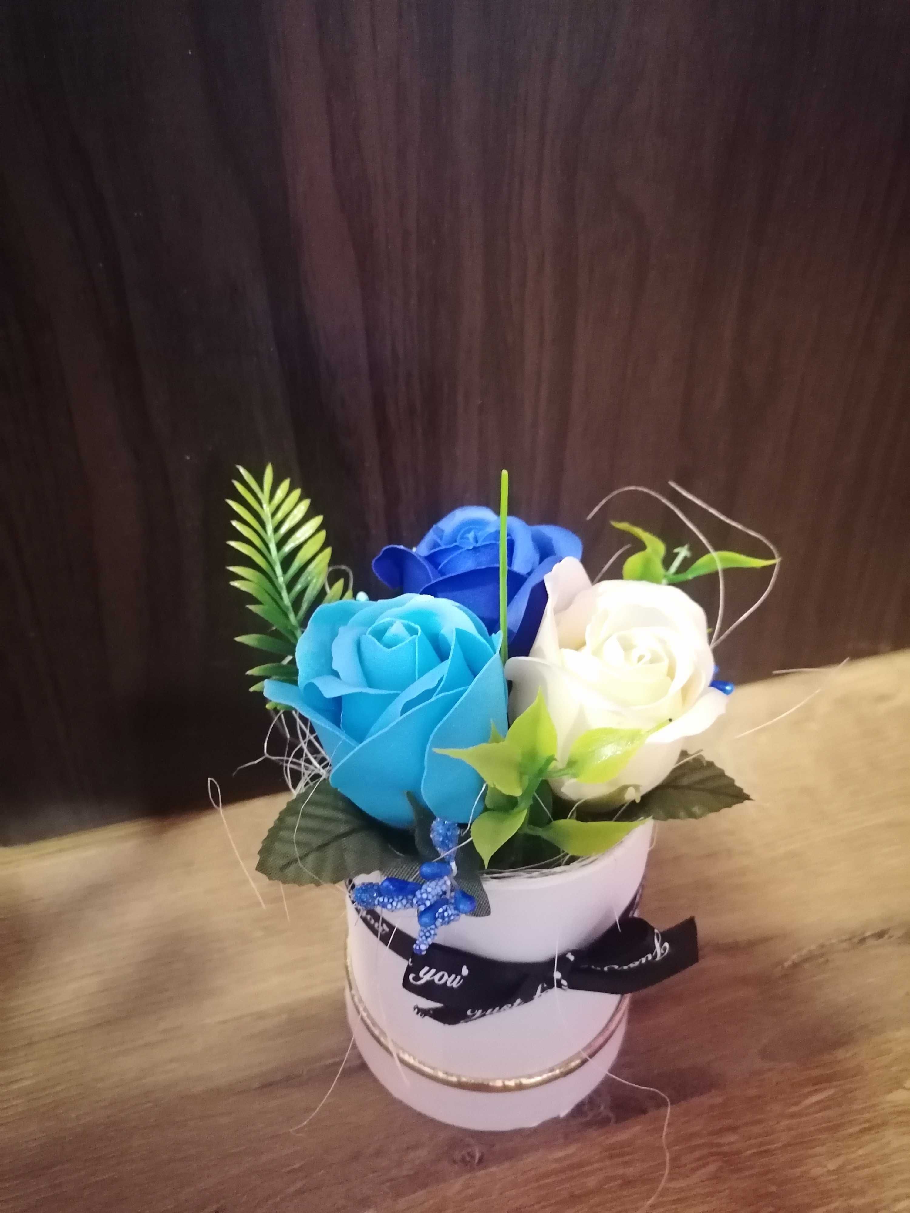 Подаръчна кутия със сапунени рози
