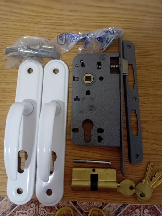 Комплект брава с патронник и дръжки