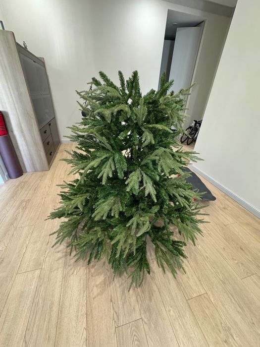Елка диаметр 150см, высота 120 см, 30000тг