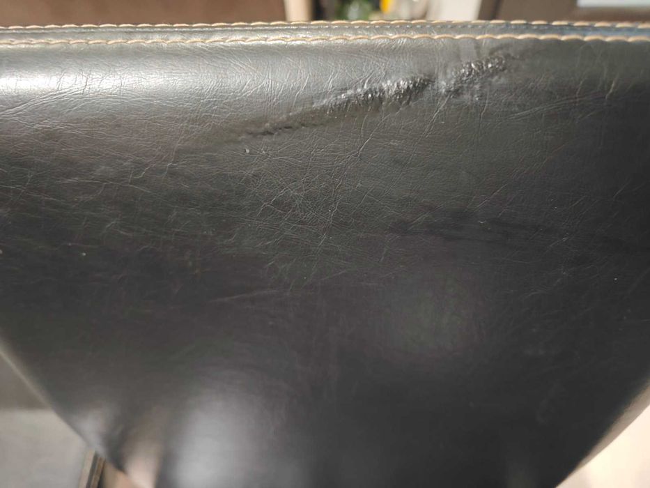 Ъглов разтегателен диван и 4 кожени стола