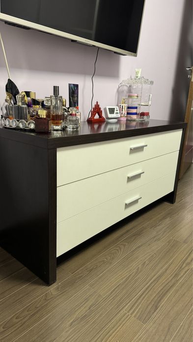 Pat cu saltea ,1 noptiera si 1 dulap