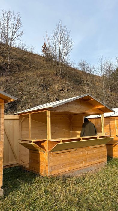 Închiriere căsuțe tip stand pentru evenimente.