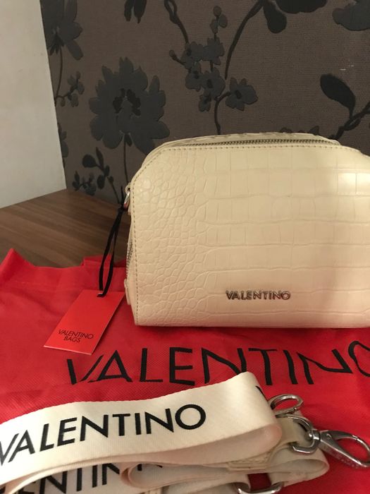 Оригинални раница Guess и дамска чанта Valentino