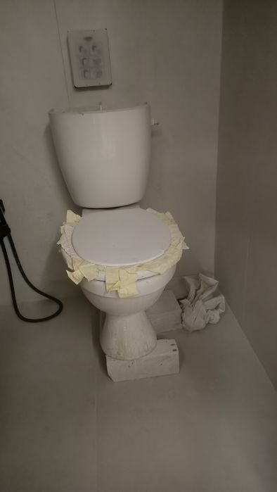 Рабочий унитаз ддя стройки