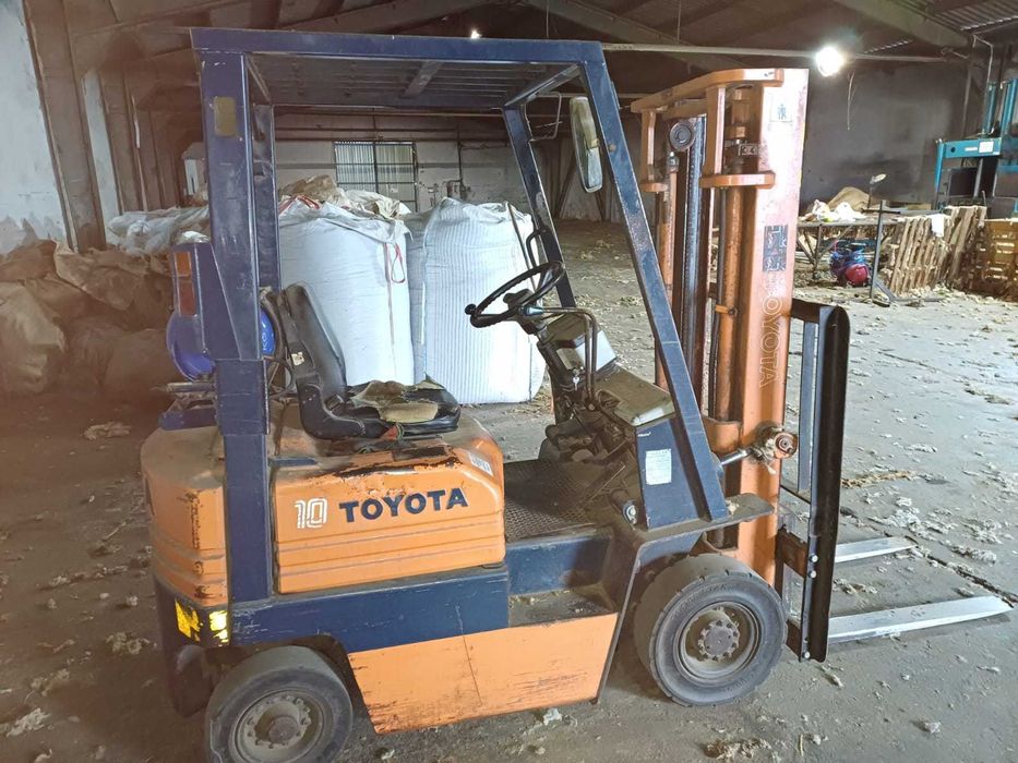 Se vinde presă peleti stivuitor rampa tir