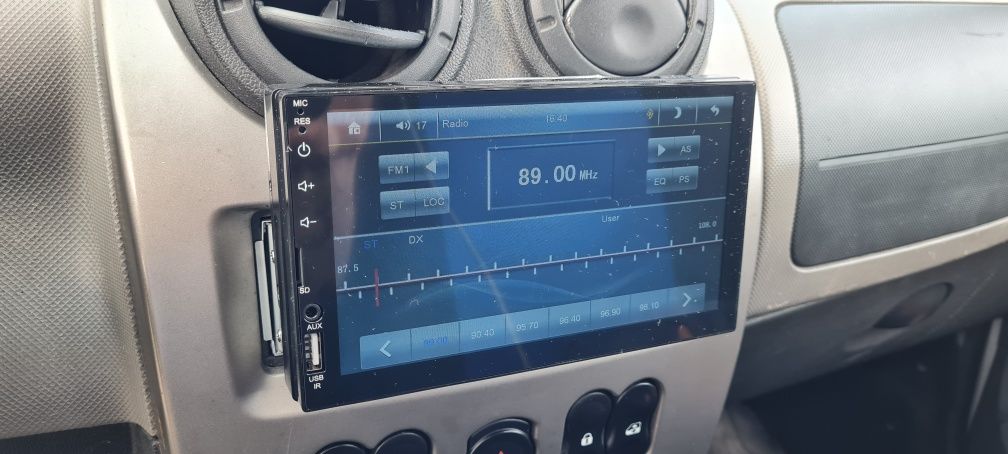 Radio auto navigatie mp5  intr auxiliara audio micro sd  usb stick