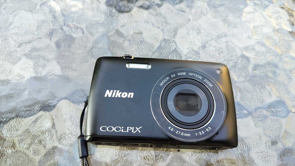 Compact Digital Camera Nikon Coolpix S4200 16.0 mp touch screen