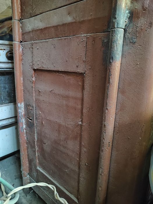 Продам сейф , железный шкаф