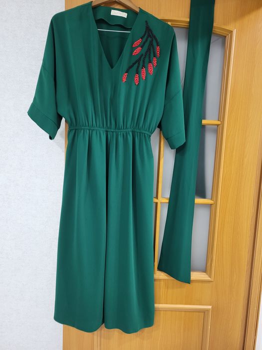 Платье нарядное женское.