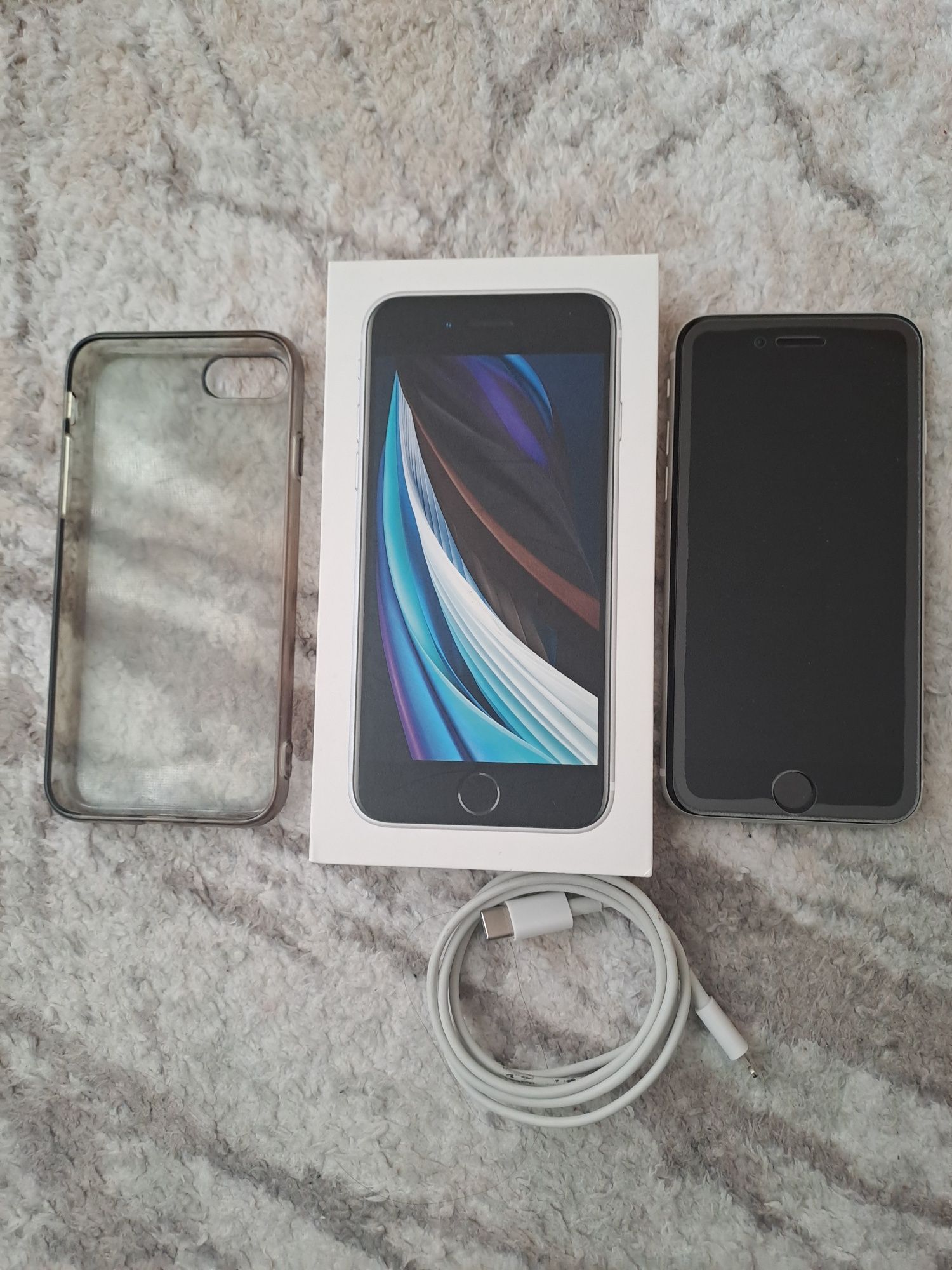 Iphone SE 2 2020 като нов