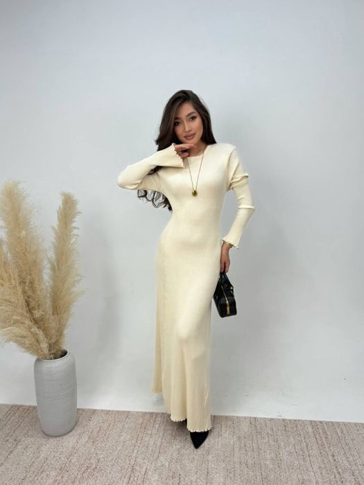 Платья длинные.