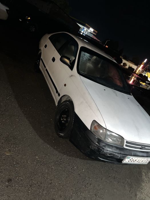 Срочно продам Toyota Karina