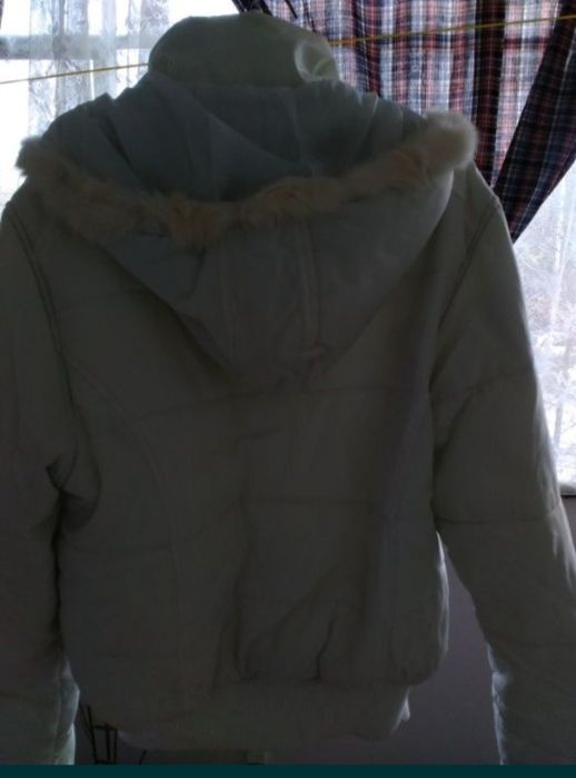 Две Дамски якета с качулка, бежов и бял цвят