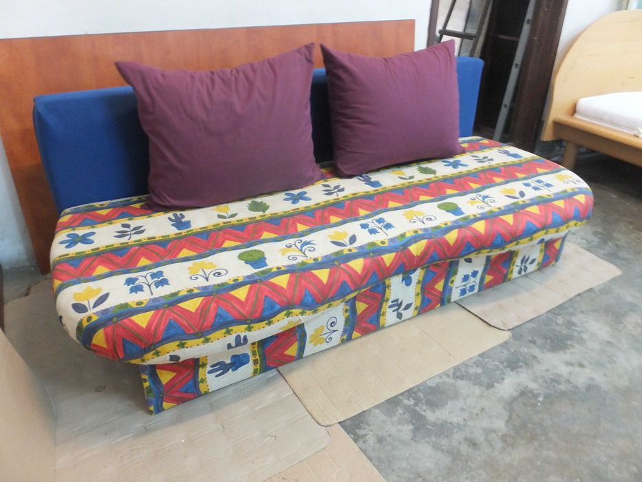 Canapea extensibila foarte comoda 140x200 cu lada de depozitare