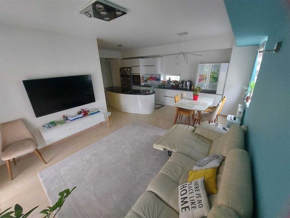 Дава се под наем Двустаен апартамент в Бургас, Център - 57 кв.м за 255 € - Снимка #1