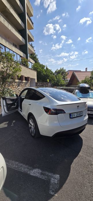 Tesla Model Y Dual Motor Long Range Performance