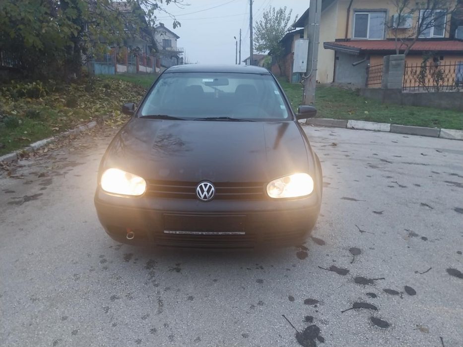 Продава се на Части Volkswagen Golf 4