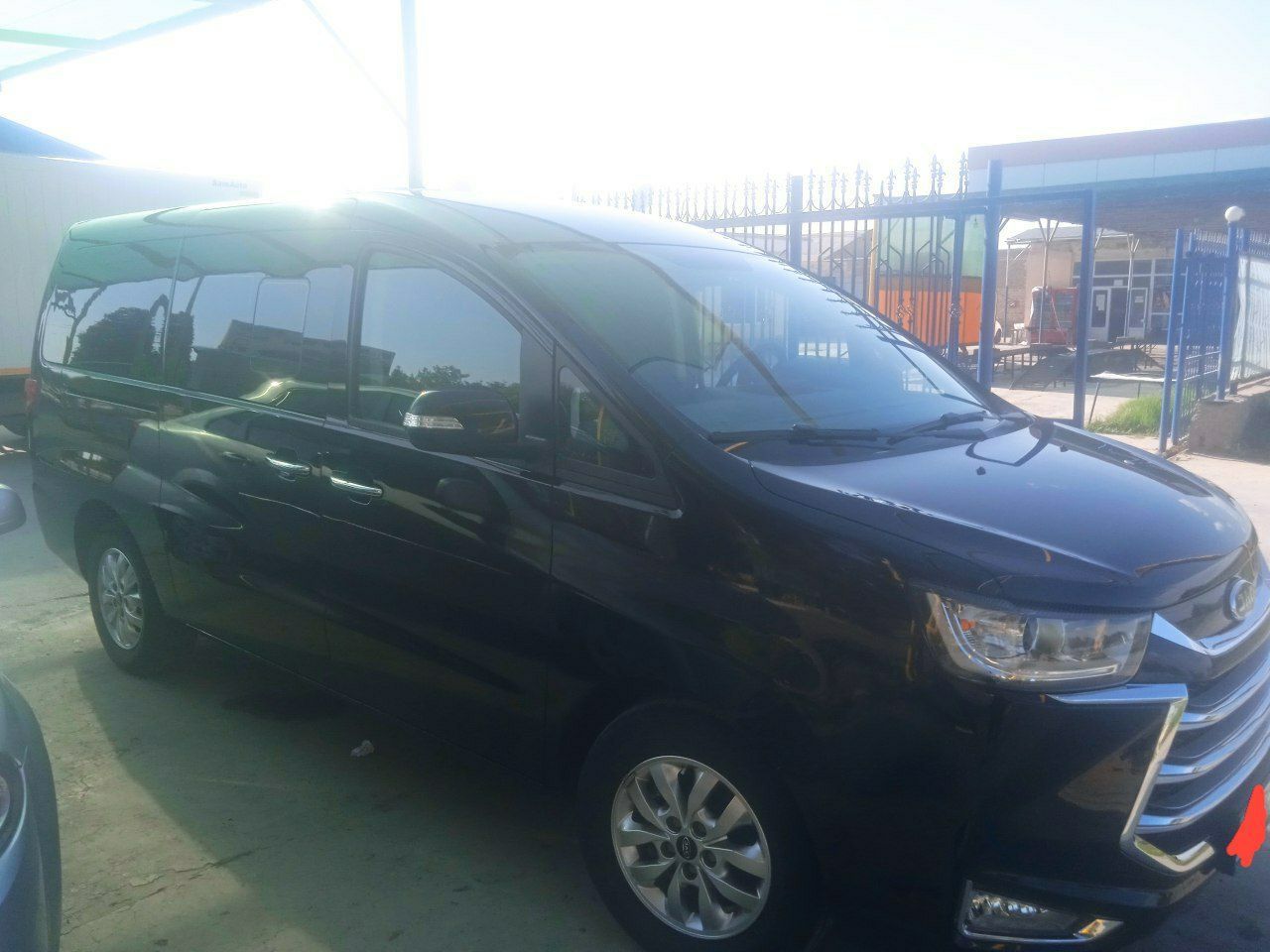 Mashina sotiladi Jac M4
