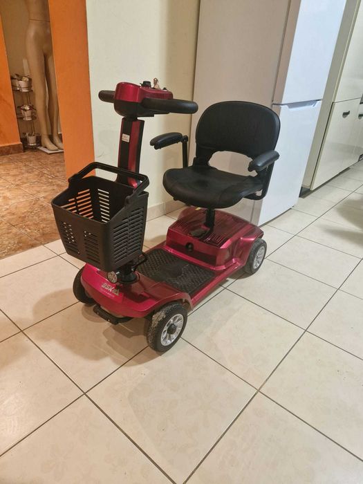 Scuter/cărucior electric pentru dizabilități