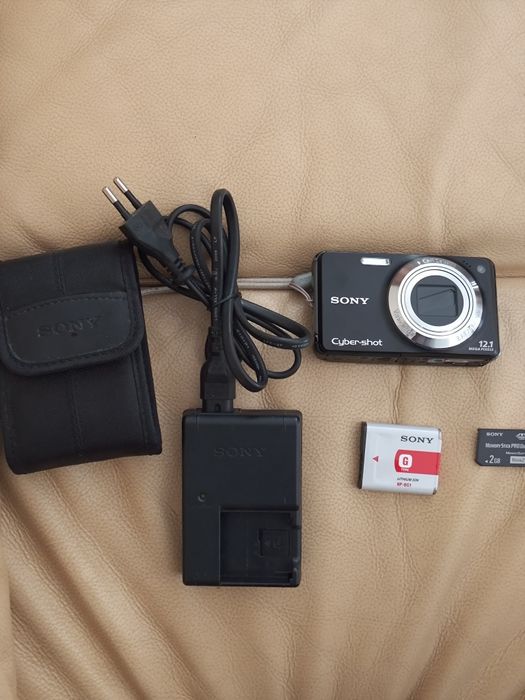 Компактен цифров фотоапарат Sony