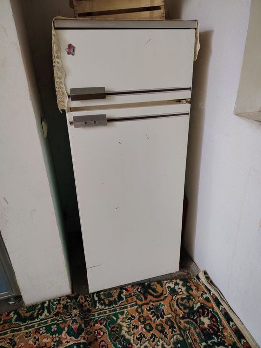 Холодильник продается 300тысяч рабочий