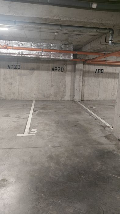 Închiriez loc de parcare subteran