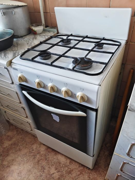 Продам газовую плиту.