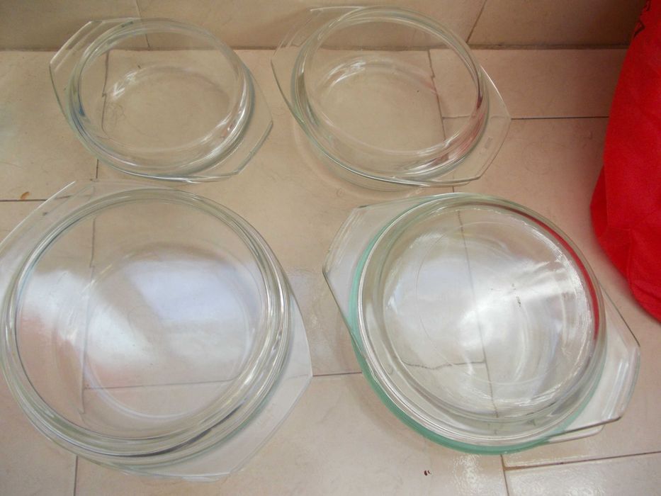 Vand diferite obiecte de bucatarie castrone /tavi inox si set pahare