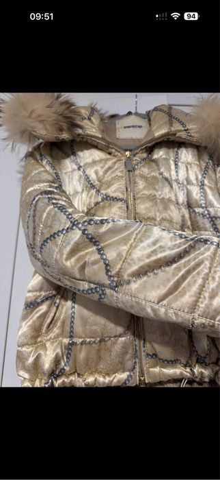 Geaca cu blana de vulpe la gluga