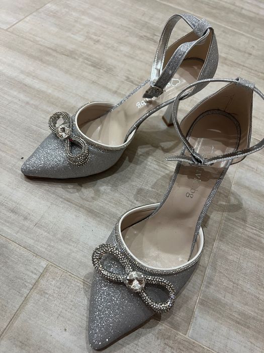 Чисто нови Сребристи обувки