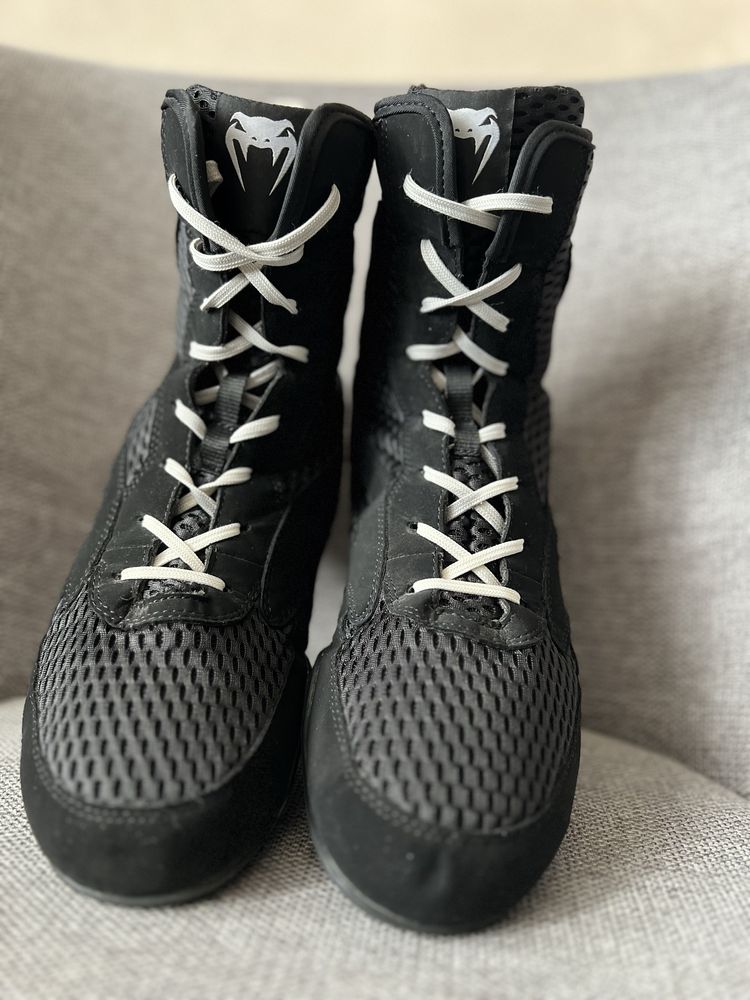 Боксови обувки Venum Contender Black-White като нови