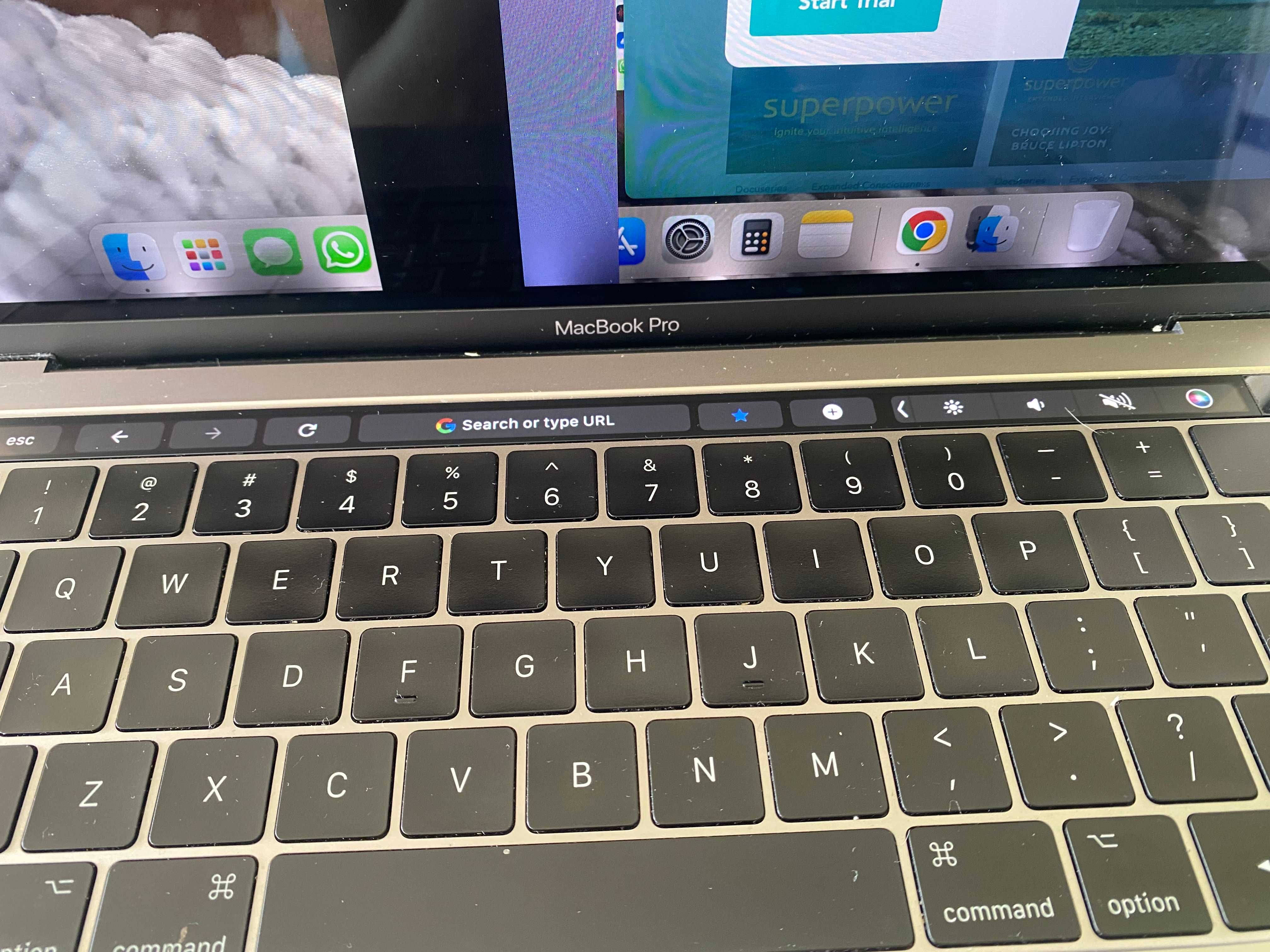 Apple Macbook Pro touchbar 2017, A1706, dual core intel core i5