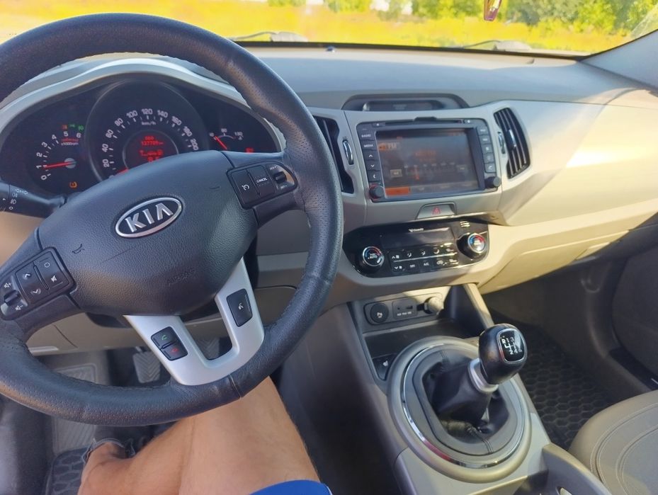 Vând KIA SPORTIGE 136CP,4X4, Motor 2.0, Cutie manuala, Albă, full