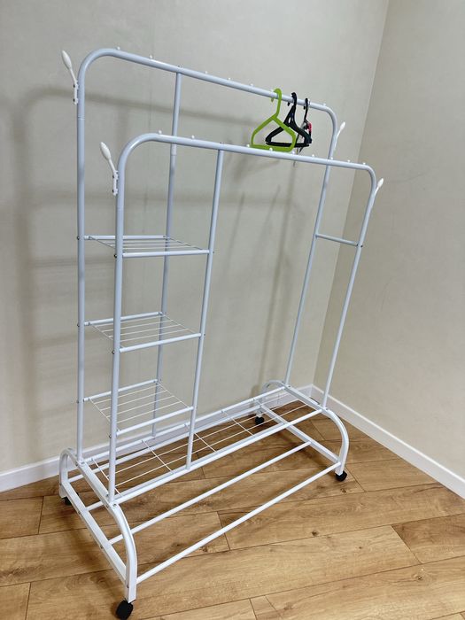 Напольная вешалка в отличном состоянии