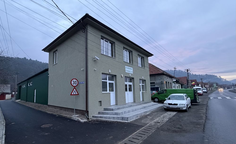 Hală și clădire de birouri în Teliu spațiu comercial