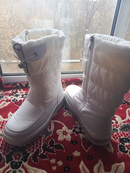 Продам дутыши 42р.