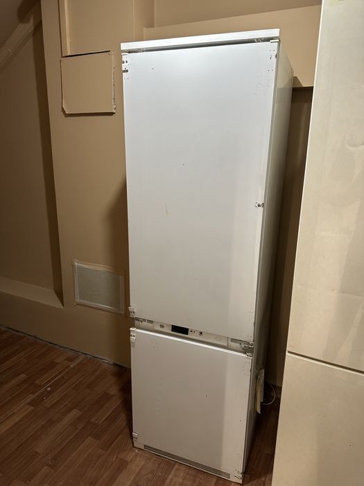 Холодильник ariston