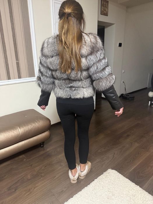 Geacă din piele cu inserții de blană