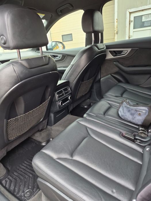 Audi Q7 pachet S-line