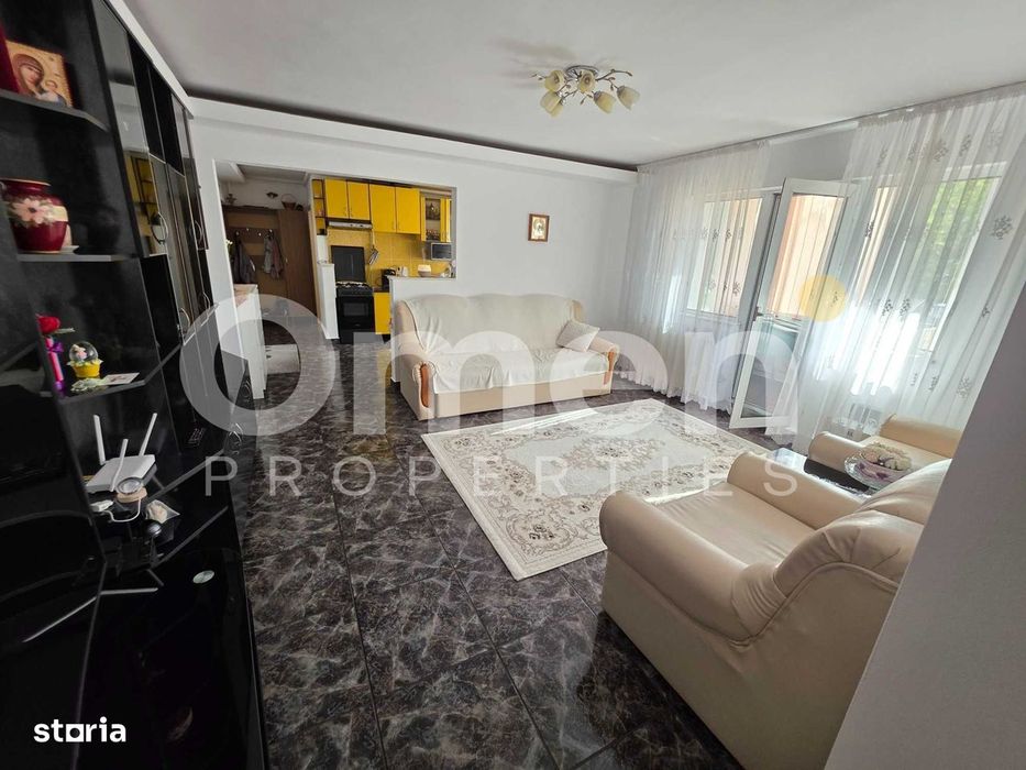 Apartament cu 3 camere, etaj intermediar, cu garaj, zona Spital Judete