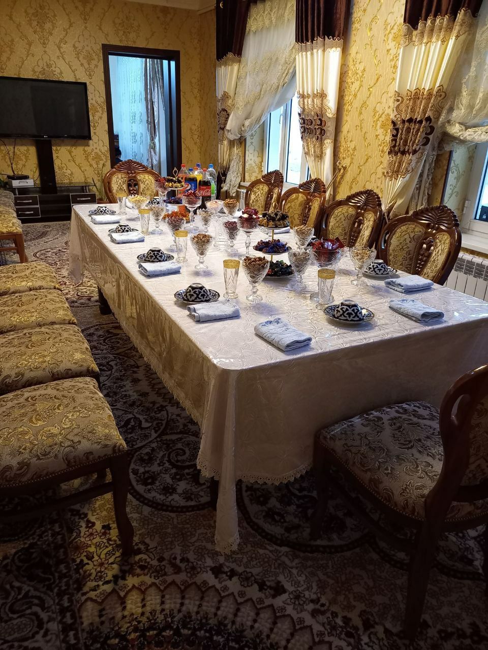 Zudlik bilan 11.5 sotih 8 xonali xovli ishlab turgan doʻkoni bilan